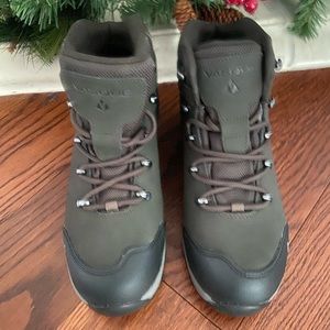 Vasque boys size 6 NIB hiking boots
